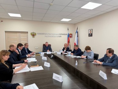 Вопросы обеспечения медработников служебным жильем обсудили в рамках «круглого стола» в Минздраве Крыма