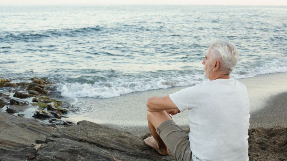 "Ейский Робинзон": Пенсионер в одиночку отправился жить на остров в Азовском море. Что из этого вышло?