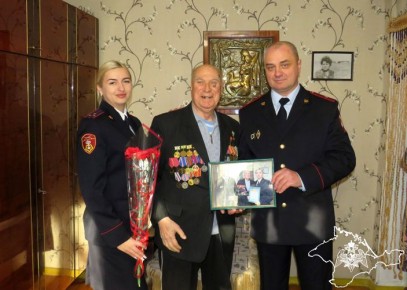 Крымские росгвардейцы навестили ветерана службы, который в детские годы пережил блокаду Ленинграда