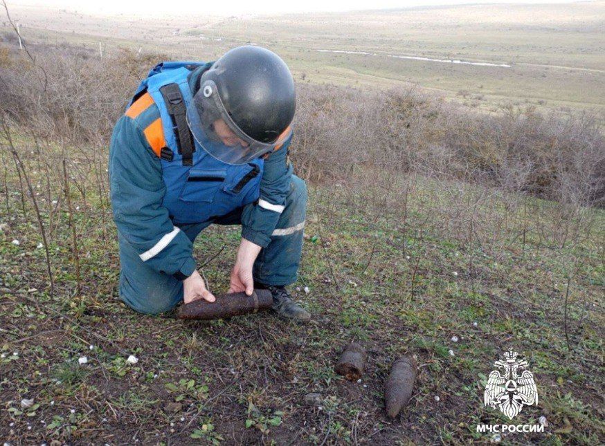 В Ленинском районе и Бахчисарае обезвредили 20 взрывоопасных предметов времён Великой Отечественной войны