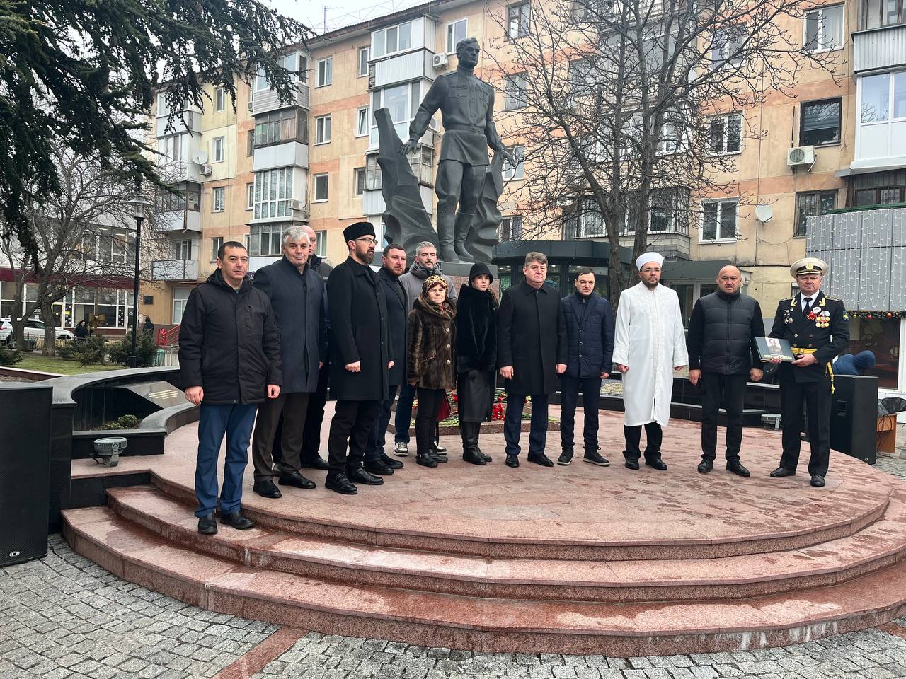 В Симферополе почтили память лётчика-испытателя Амет-Хана Султана