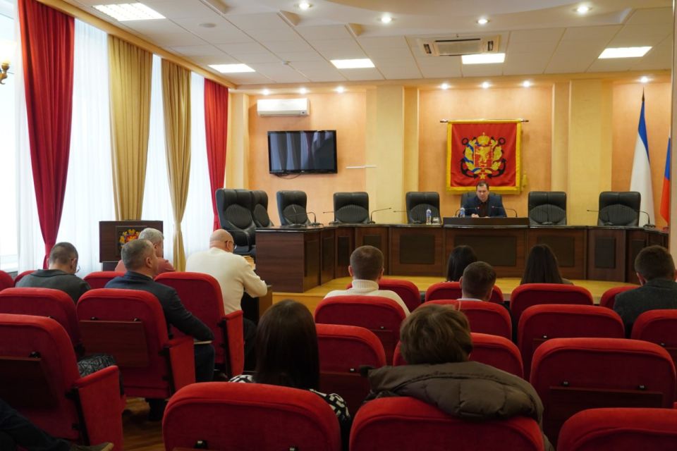 Олег Каторгин: Провел рабочее совещание с руководителями управляющих компаний и ресурсоснабжающих организаций города