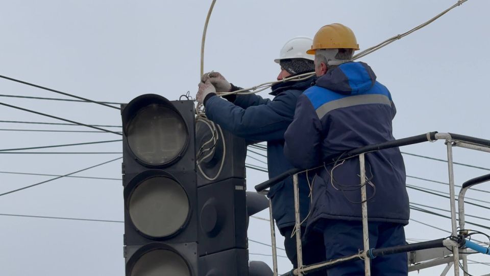 В Керчи восстановили светофор на улице Ворошилова