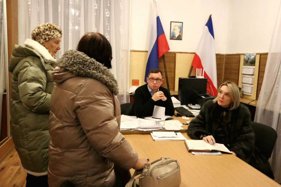 Глава администрации Джанкойского района Инна Федоренко провела встречу со старшими многоквартирных домов села Изумрудное Глава администрации Джанкойского района Инна Федоренко провела встречу со старшими многоквартирных домов села Изумрудное