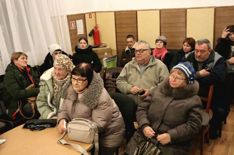 Глава администрации Джанкойского района Инна Федоренко провела встречу со старшими многоквартирных домов села Изумрудное Глава администрации Джанкойского района Инна Федоренко провела встречу со старшими многоквартирных домов села Изумрудное