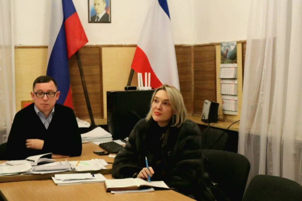 Глава администрации Джанкойского района Инна Федоренко провела встречу со старшими многоквартирных домов села Изумрудное Глава администрации Джанкойского района Инна Федоренко провела встречу со старшими многоквартирных домов села Изумрудное