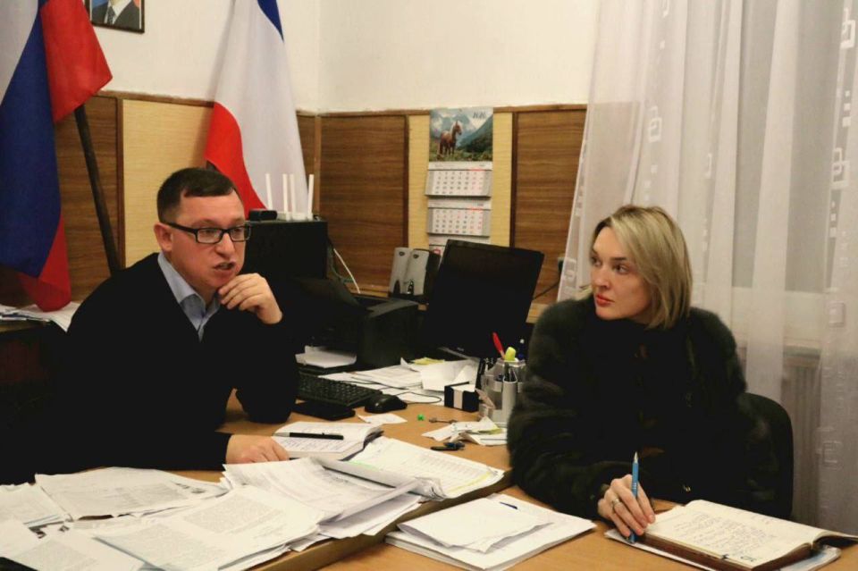 Глава администрации Джанкойского района Инна Федоренко провела встречу со старшими многоквартирных домов села Изумрудное