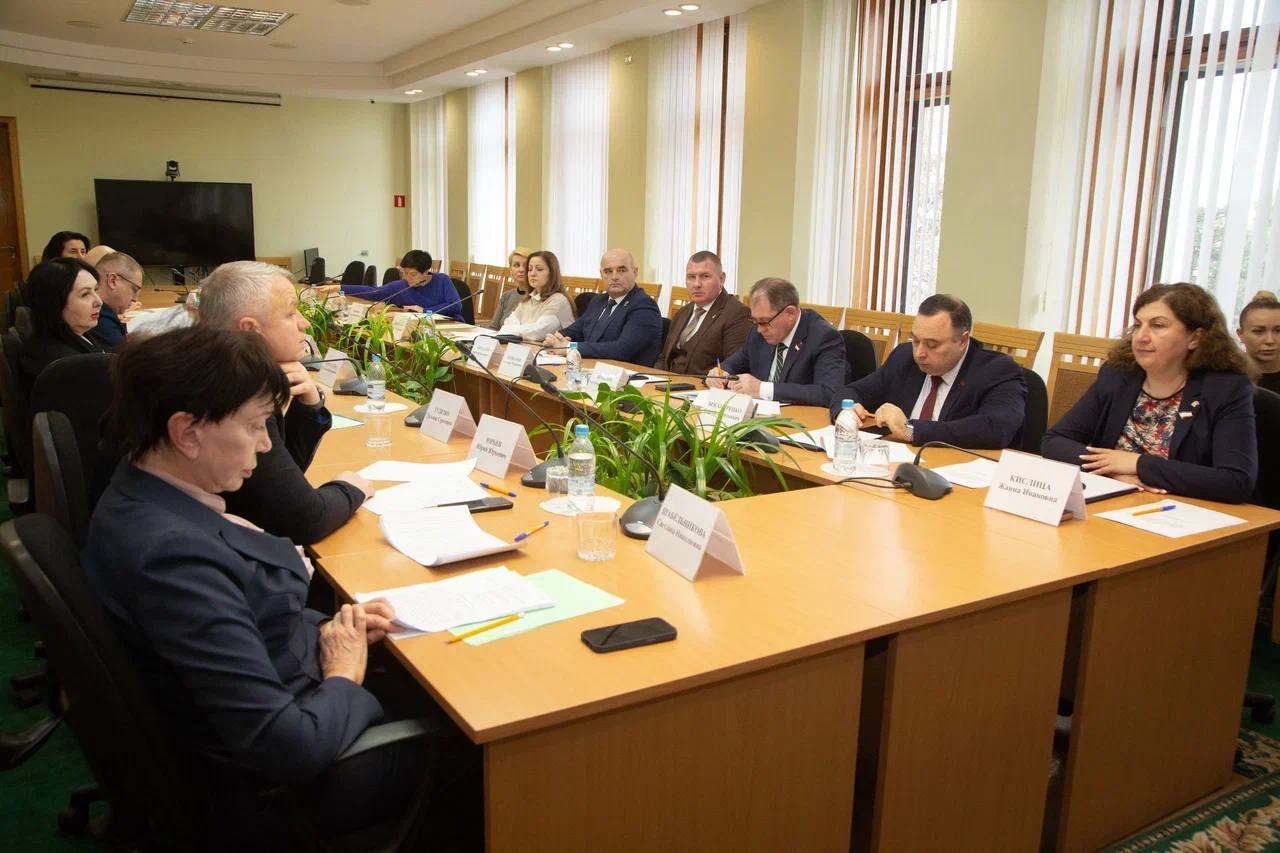 Меры поддержки материнства и семей с детьми в Республике Крым в 2025 году обсудили в Госсовете РК Меры поддержки материнства и семей с детьми в Республике Крым в 2025 году обсудили в Госсовете РК