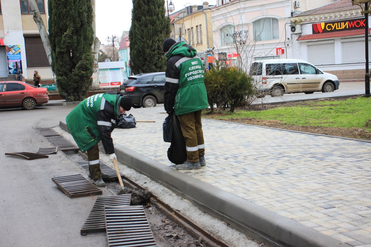 В городе ведется системная работа по содержанию и очистке ливневых канализаций В городе ведется системная работа по содержанию и очистке ливневых канализаций