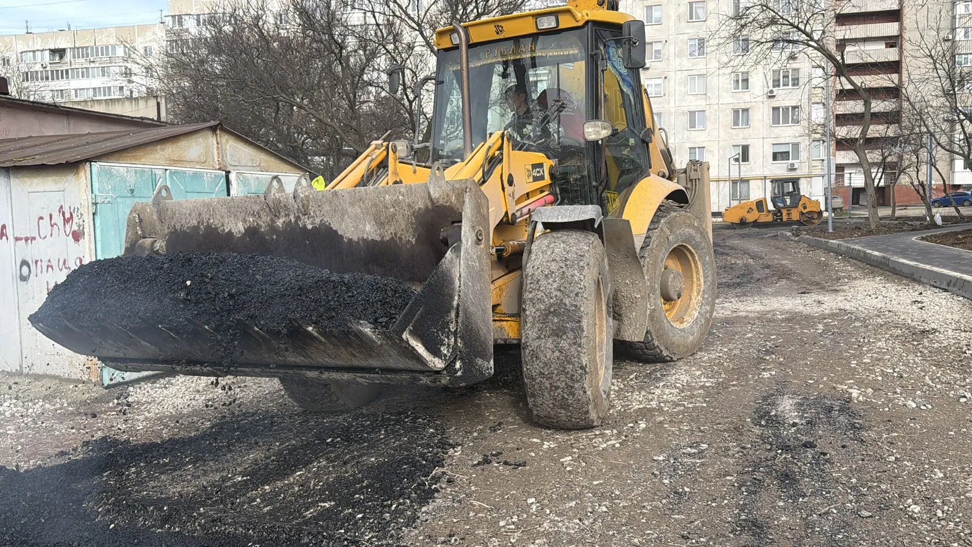 Работы по благоустройству территории домов № 16, 18, 20 по ул. Генерала Петрова и № 3 по ул. Сморжевского близятся к завершению. Работы по благоустройству территории домов № 16, 18, 20 по ул. Генерала Петрова и № 3 по ул. Сморжевского близятся к завершению.