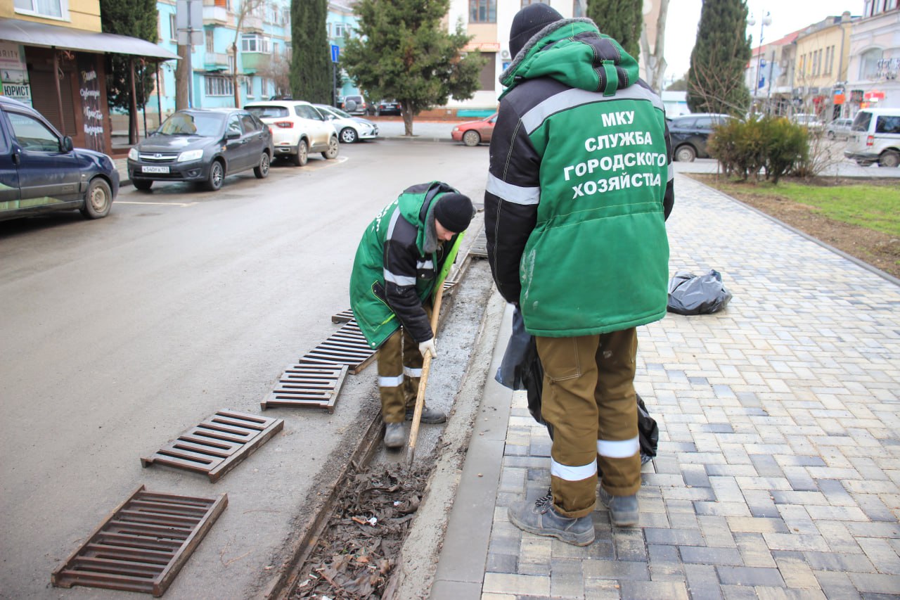 В городе ведется системная работа по содержанию и очистке ливневых канализаций В городе ведется системная работа по содержанию и очистке ливневых канализаций