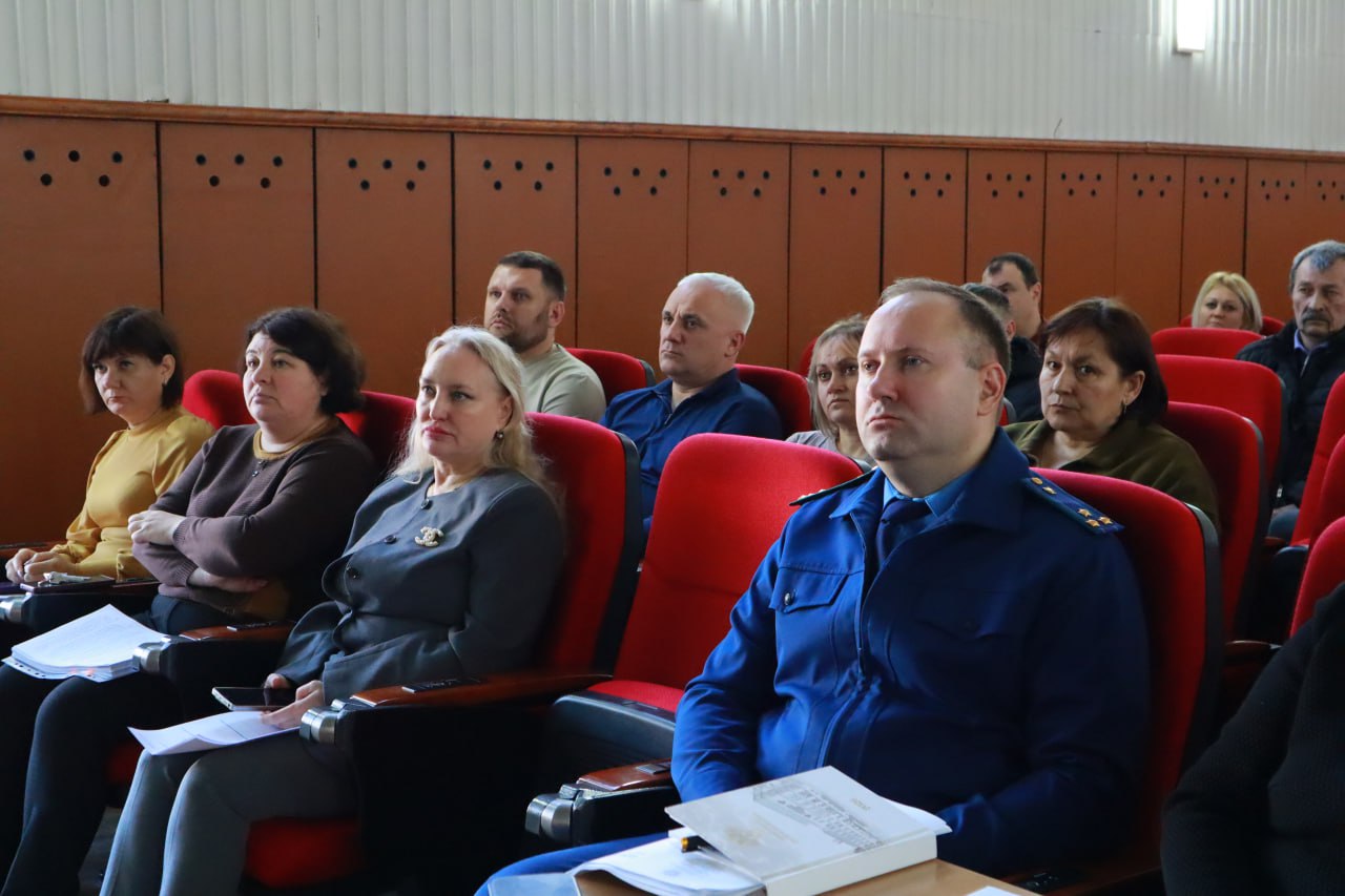 Дмитрий Чумаков: Сегодня на 27-й сессии Белогорского районного совета сделали важный шаг для развития спорта в Белогорском районе – приняли решение о передаче в собственность района земельного участка из муниципальной... Дмитрий Чумаков: Сегодня на 27-й сессии Белогорского районного совета сделали важный шаг для развития спорта в Белогорском районе – приняли решение о передаче в собственность района земельного участка из муниципальной...