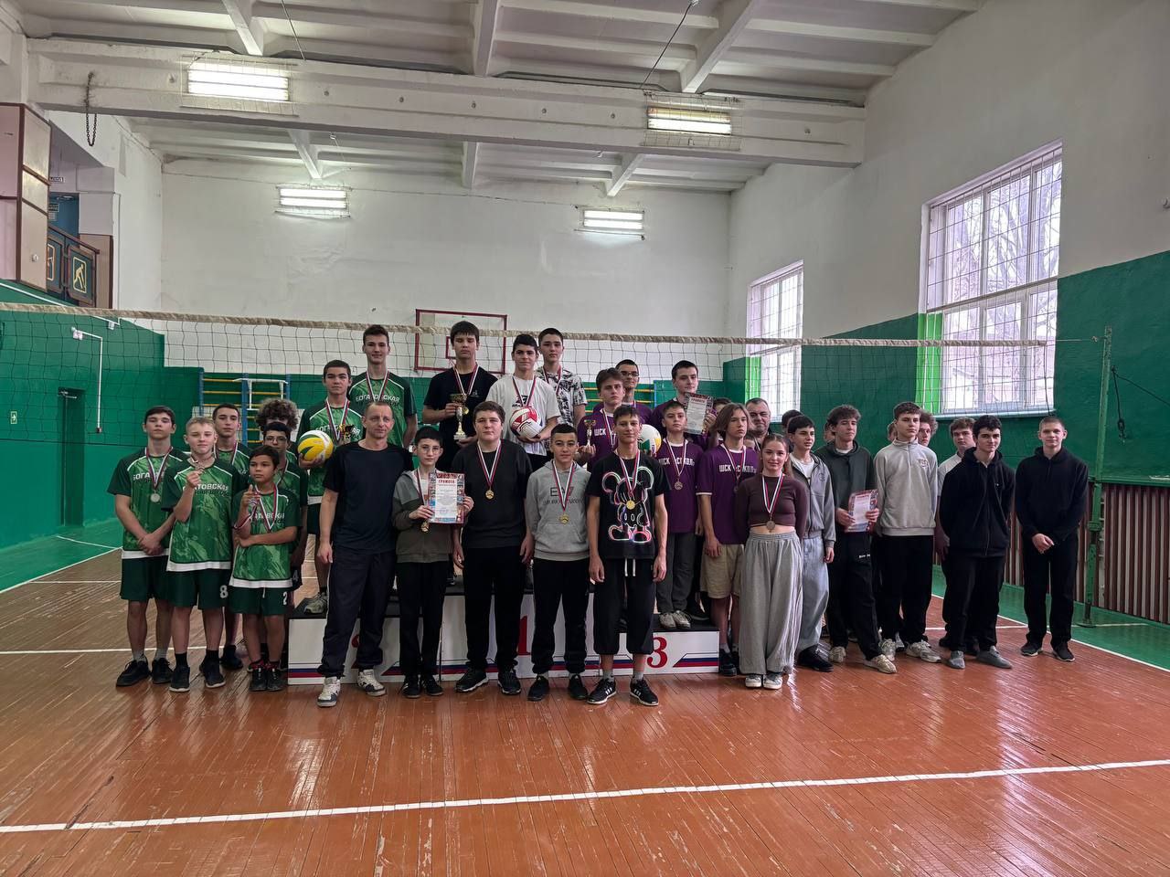 На базе МБОУ ДО "ДЮСШ" Белогорского района Республики Крым состоялся муниципальный этап Всероссийских соревнований среди команд общеобразовательных организаций по волейболу "Серебряный мяч" в 2025/2026 учебном году На базе МБОУ ДО "ДЮСШ" Белогорского района Республики Крым состоялся муниципальный этап Всероссийских соревнований среди команд общеобразовательных организаций по волейболу "Серебряный мяч" в 2025/2026 учебном году