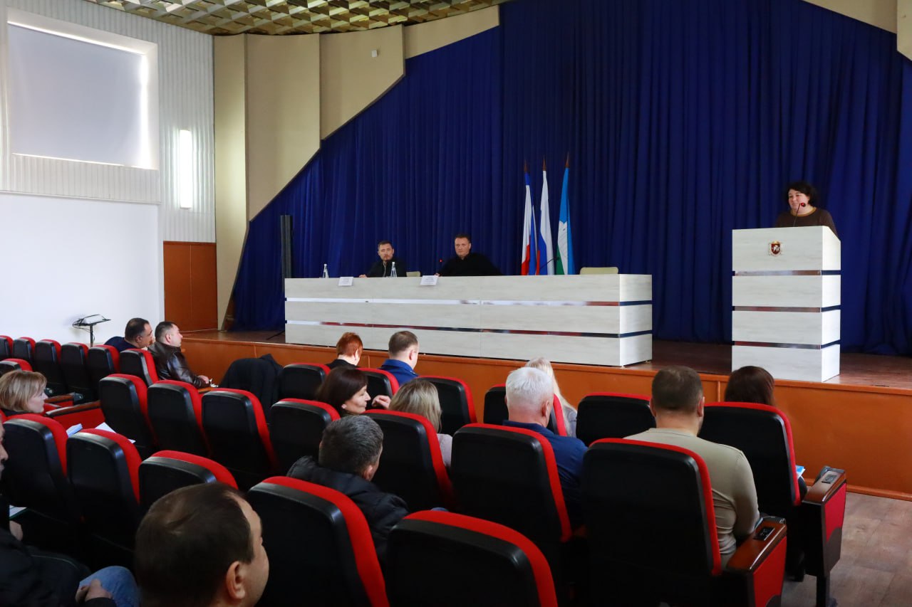 Дмитрий Чумаков: Сегодня на 27-й сессии Белогорского районного совета сделали важный шаг для развития спорта в Белогорском районе – приняли решение о передаче в собственность района земельного участка из муниципальной... Дмитрий Чумаков: Сегодня на 27-й сессии Белогорского районного совета сделали важный шаг для развития спорта в Белогорском районе – приняли решение о передаче в собственность района земельного участка из муниципальной...