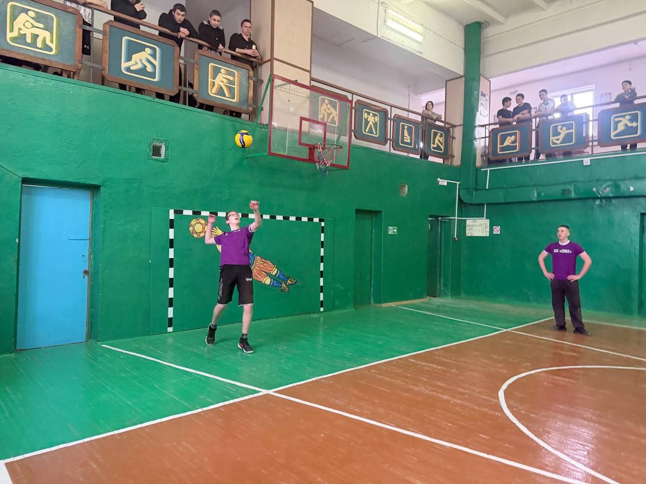 На базе МБОУ ДО "ДЮСШ" Белогорского района Республики Крым состоялся муниципальный этап Всероссийских соревнований среди команд общеобразовательных организаций по волейболу "Серебряный мяч" в 2025/2026 учебном году На базе МБОУ ДО "ДЮСШ" Белогорского района Республики Крым состоялся муниципальный этап Всероссийских соревнований среди команд общеобразовательных организаций по волейболу "Серебряный мяч" в 2025/2026 учебном году