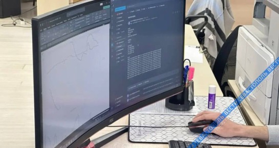 Специалисты Экологического центра Севастополя обрабатывают данные, полученные на пункте наблюдения за эндогенными процессами