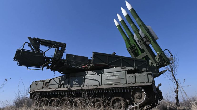 Трое пострадавших, пожар на НПЗ и повреждённые дома: за ночь над Россией уничтожен 151 украинский БПЛА