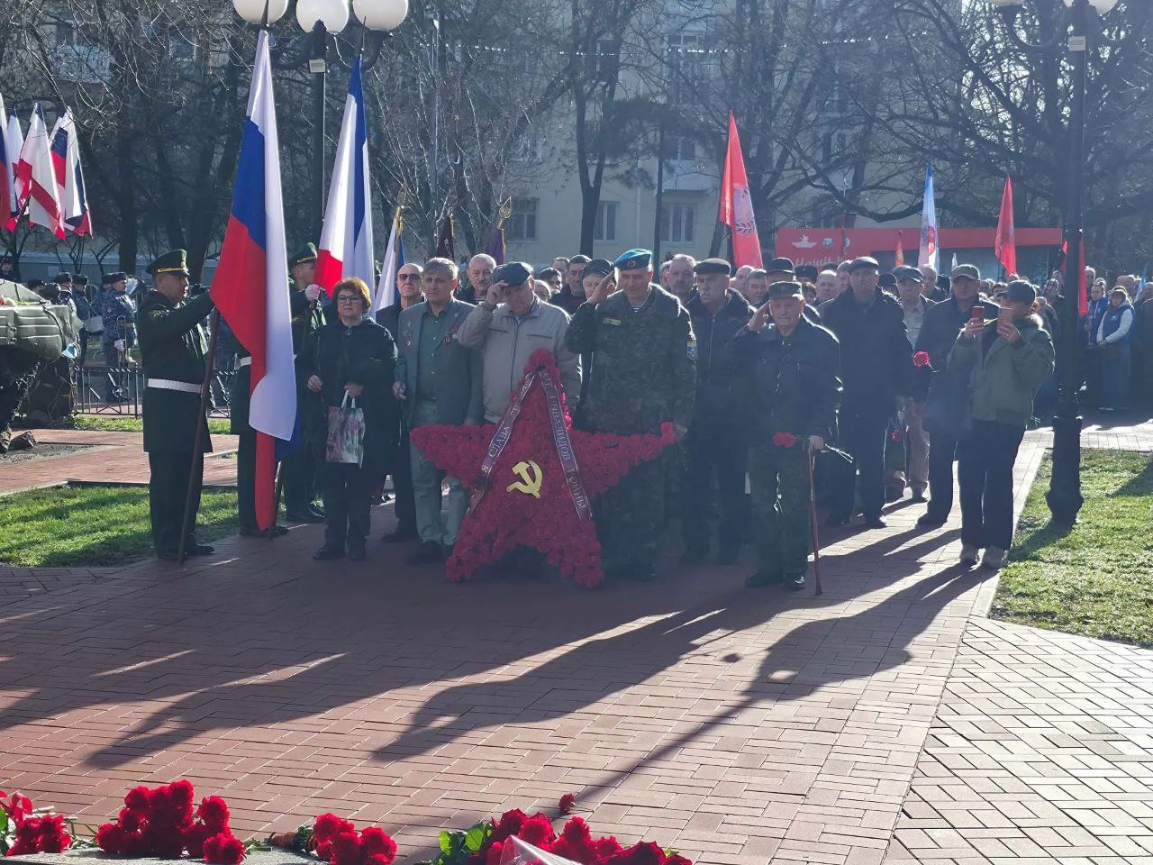 Росгвардейцы в Крыму и Севастополе отдали дань уважения россиянам, исполнявших воинский долг за пределами Отечества Росгвардейцы в Крыму и Севастополе отдали дань уважения россиянам, исполнявших воинский долг за пределами Отечества