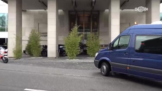 Делегация России прибыла к месту, где ожидаются переговоры по Украине, передает корреспондент РИА Новости;