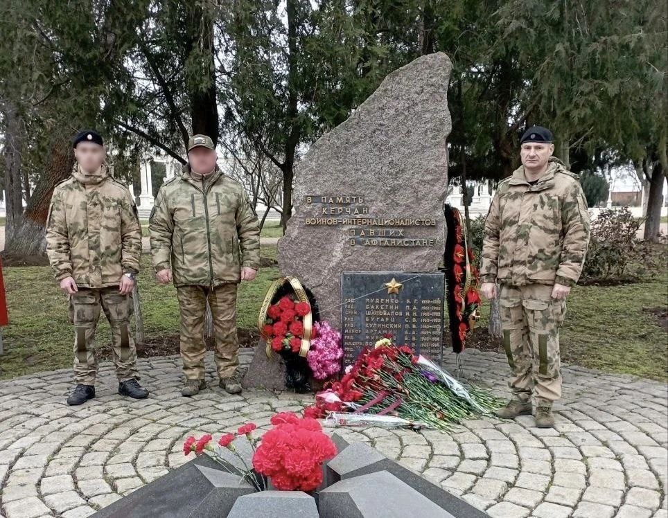 Росгвардейцы в Крыму и Севастополе отдали дань уважения россиянам, исполнявших воинский долг за пределами Отечества Росгвардейцы в Крыму и Севастополе отдали дань уважения россиянам, исполнявших воинский долг за пределами Отечества