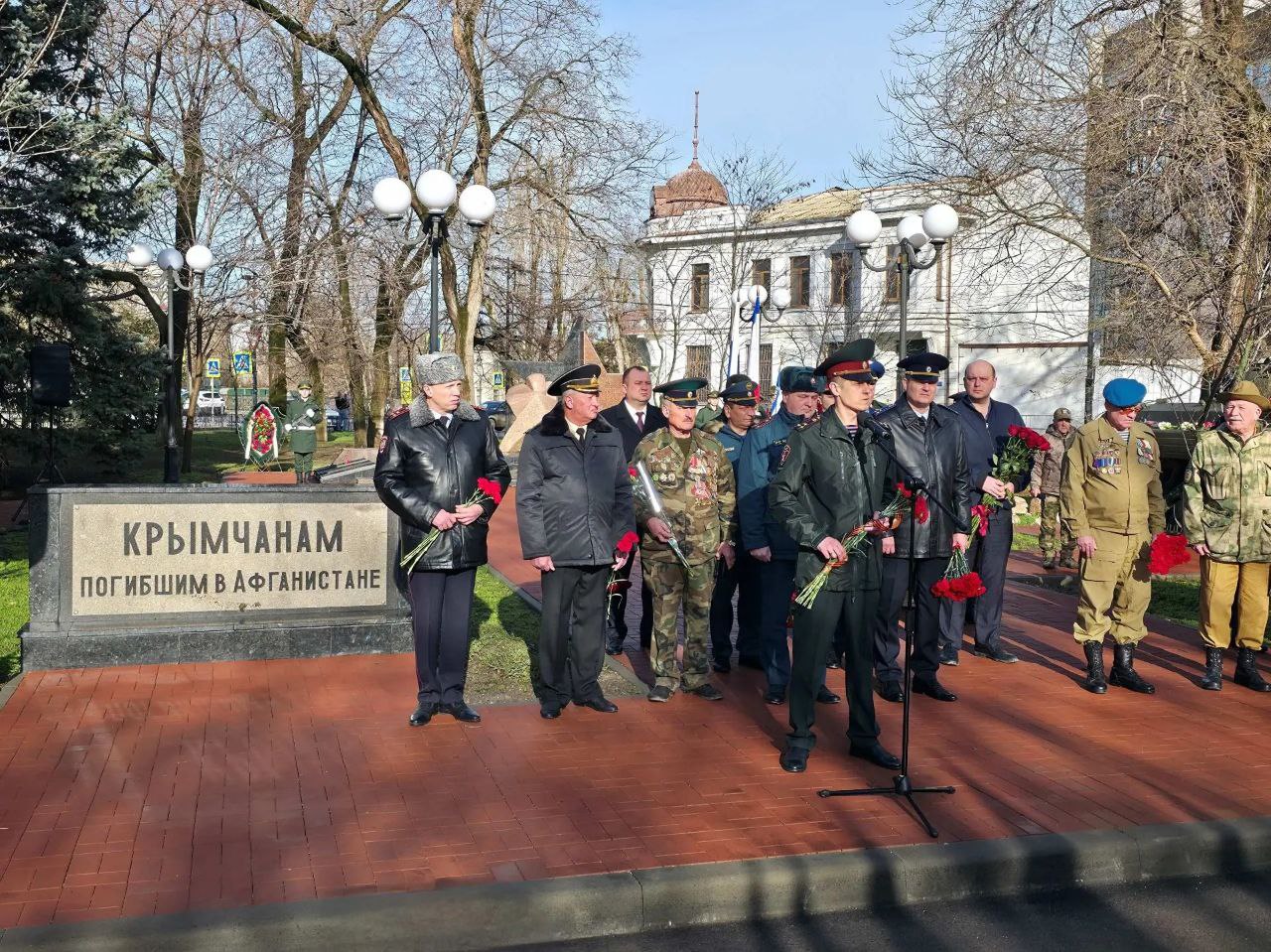 Росгвардейцы в Крыму и Севастополе отдали дань уважения россиянам, исполнявших воинский долг за пределами Отечества Росгвардейцы в Крыму и Севастополе отдали дань уважения россиянам, исполнявших воинский долг за пределами Отечества