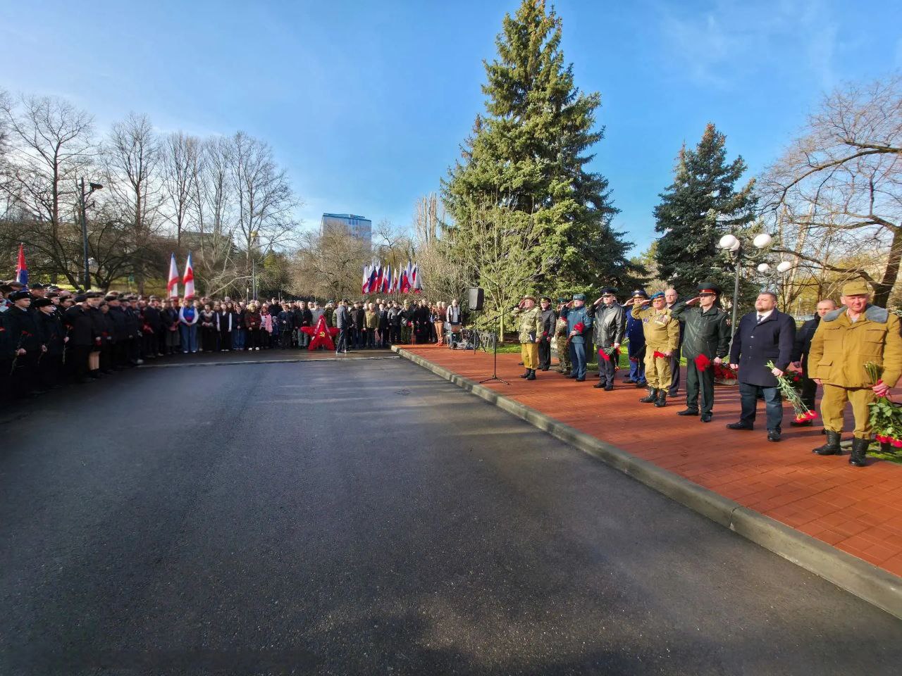 Росгвардейцы в Крыму и Севастополе отдали дань уважения россиянам, исполнявших воинский долг за пределами Отечества Росгвардейцы в Крыму и Севастополе отдали дань уважения россиянам, исполнявших воинский долг за пределами Отечества