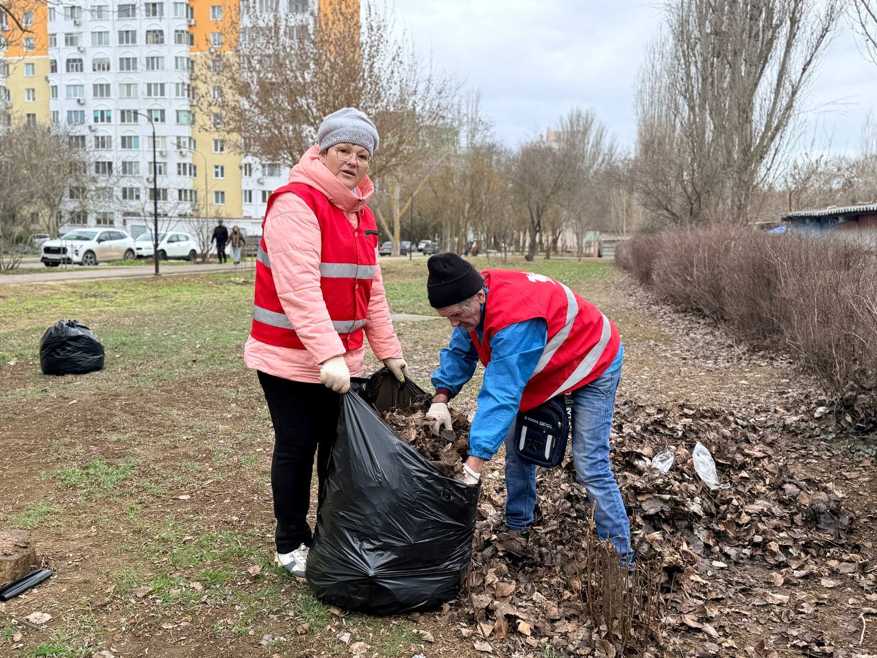 В Керчи ведется систематическая уборка межквартальных пространств В Керчи ведется систематическая уборка межквартальных пространств