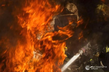 Горение резервуара с нефтепродуктами в Темрюкском районе ликвидировали