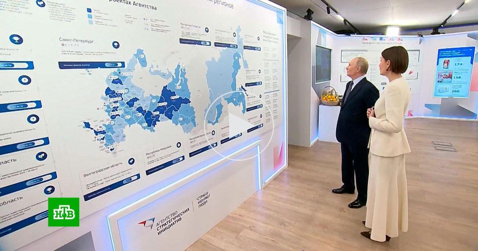 Путин призвал бизнес помогать работникам строить большие многодетные семьи