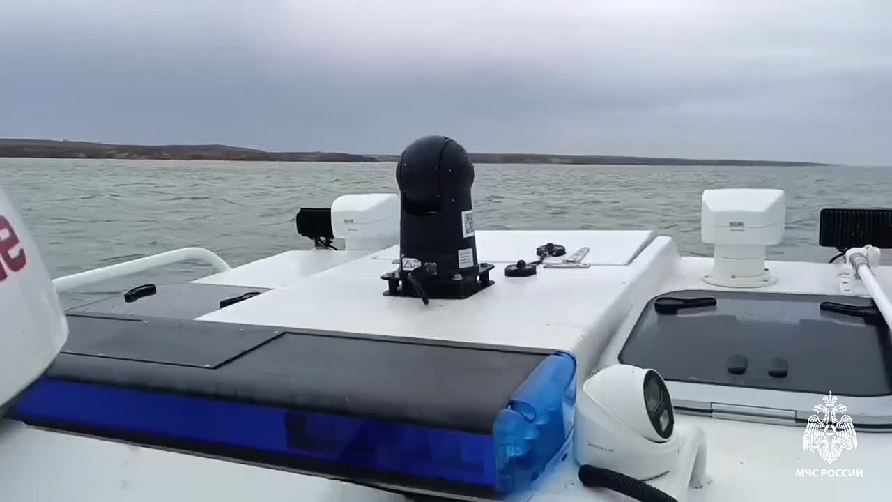 Уже неделю ведутся поиски пропавших рыбаков в Азовском море