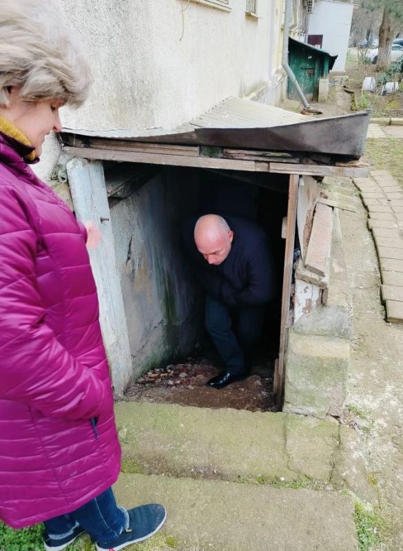 Во дворах по ул. К. Цеткин, 11, 13 и ул. Орджоникидзе, 123А состоялись выездные встречи с жителями Во дворах по ул. К. Цеткин, 11, 13 и ул. Орджоникидзе, 123А состоялись выездные встречи с жителями