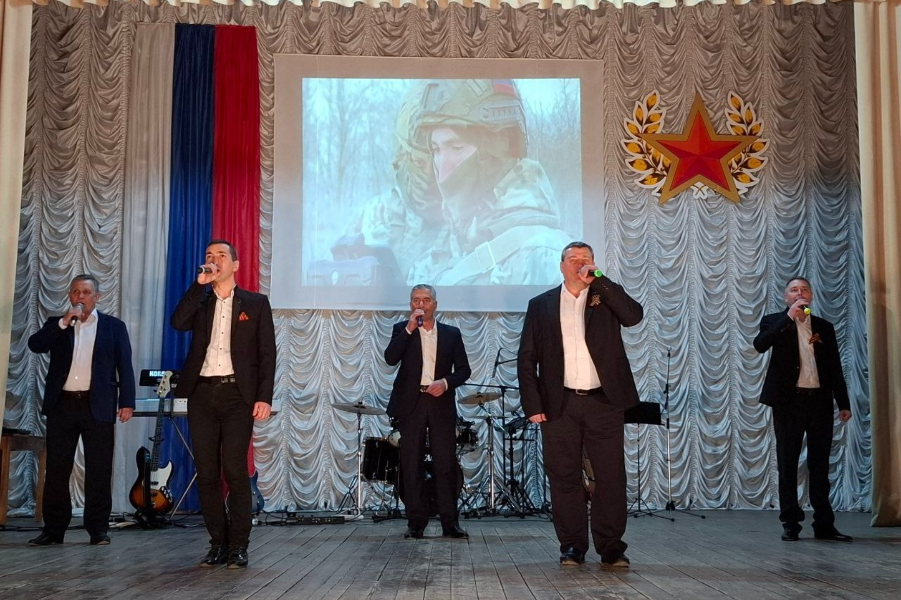 В РДК состоялся праздничный концерт «Мужчинам всех поколений посвящается», приуроченный ко Дню защитника Отечества.