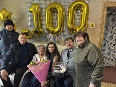 Сегодня поздравили с вековым юбилеем Нину Григорьевну Гаврилову — жительницу пгт