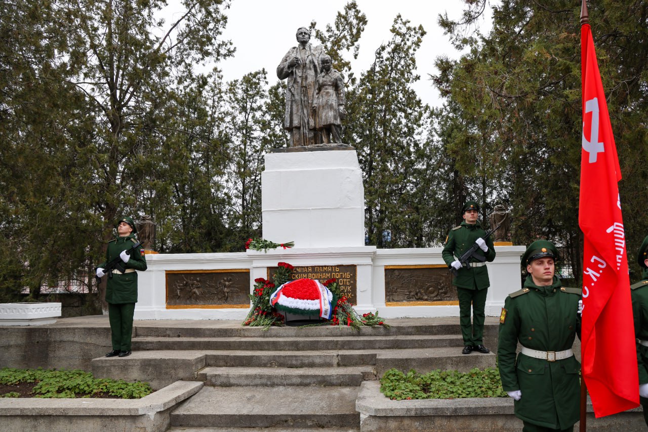 Юрий Гоцанюк: Сегодня вся страна отмечает День защитника Отечества Юрий Гоцанюк: Сегодня вся страна отмечает День защитника Отечества