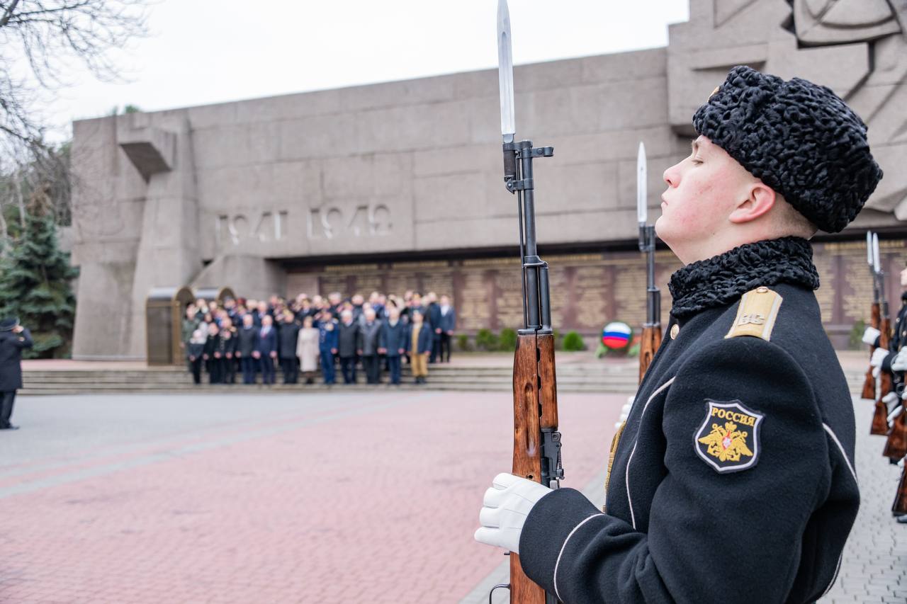 Михаил Развожаев: Сегодня Севастополь отмечает День защитника Отечества и 12-ю годовщину начала Русской весны Михаил Развожаев: Сегодня Севастополь отмечает День защитника Отечества и 12-ю годовщину начала Русской весны