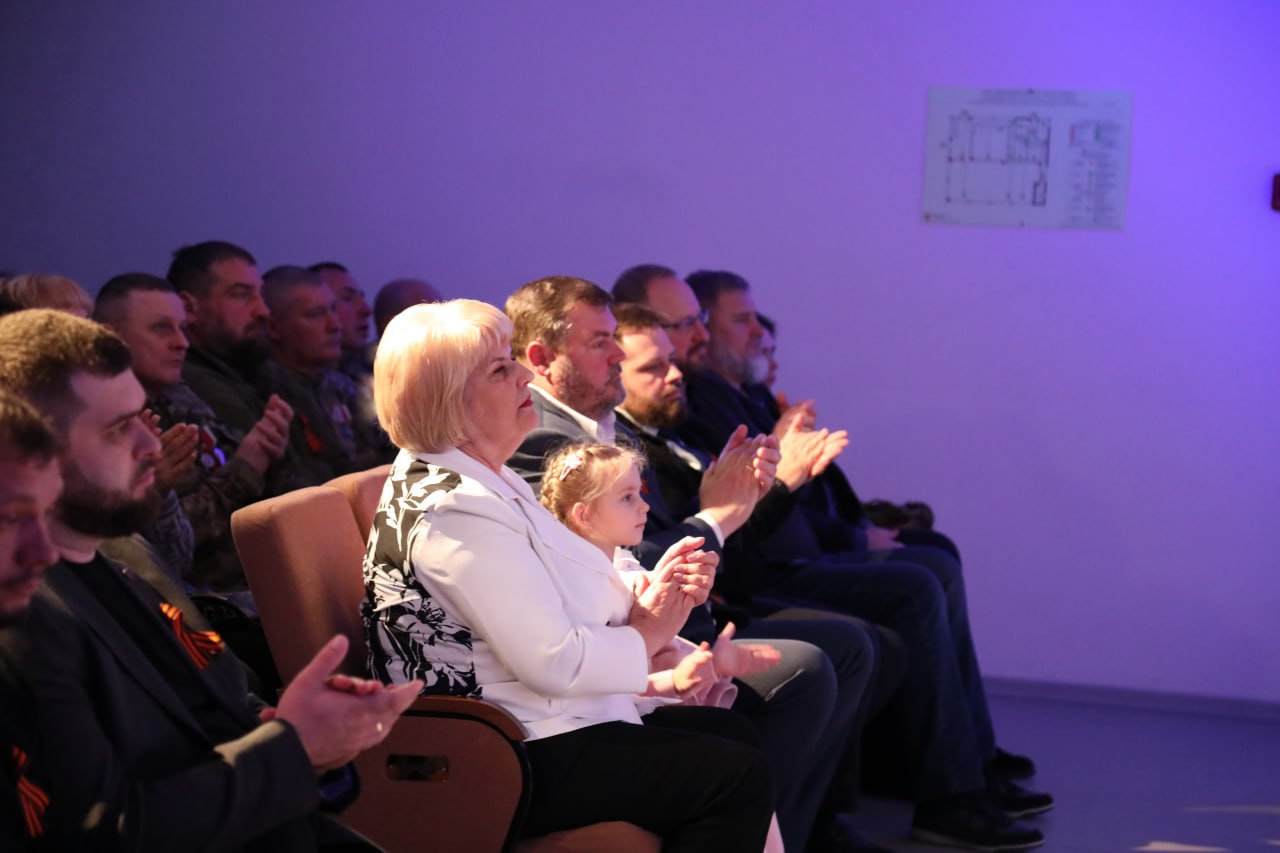 Галина Огнёва: В продолжение праздничных мероприятий, посвященных Дню защитника Отечества, в Партенитском Доме культуры состоялся концерт Галина Огнёва: В продолжение праздничных мероприятий, посвященных Дню защитника Отечества, в Партенитском Доме культуры состоялся концерт