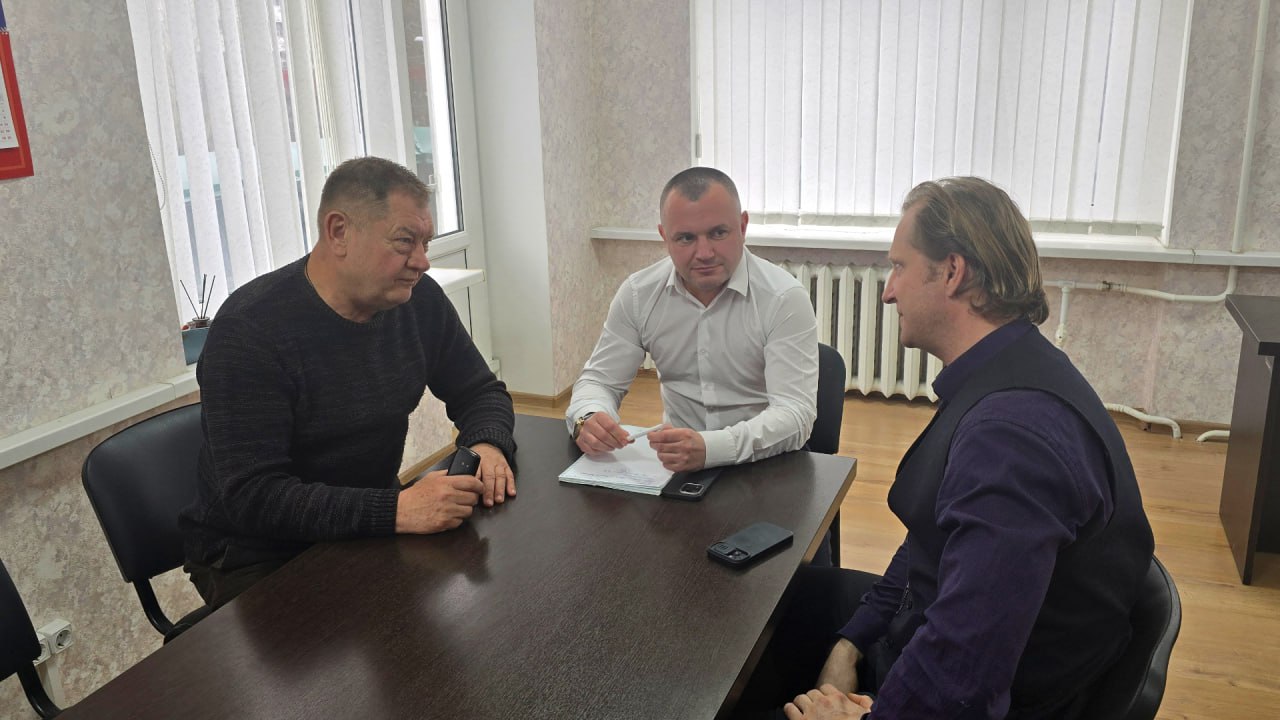 Совместно с директором АНО «ЖКХ Контроль Республики Крым» Анатолием Петровым провел сегодня встречу с Болеславом Прокофьевым - членом президиума общественной организации «Совет Управдомов Крыма», председателем совета...