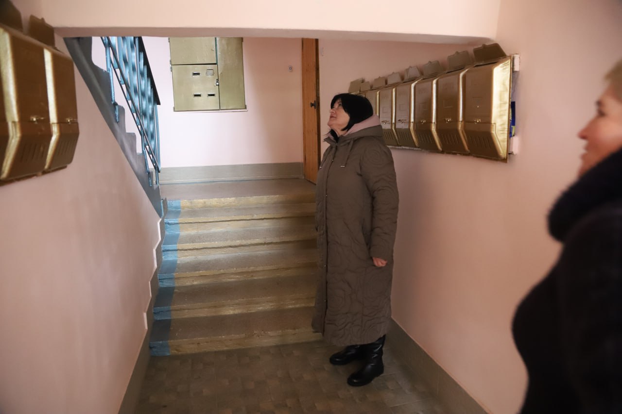 Анжелика Ястребова: Сегодня, продолжая серию рабочих объездов многоквартирного жилого фонда, совместно со своим заместителем Андреем Падалко, посетила Долинненское и Почтовское сельские поселения Анжелика Ястребова: Сегодня, продолжая серию рабочих объездов многоквартирного жилого фонда, совместно со своим заместителем Андреем Падалко, посетила Долинненское и Почтовское сельские поселения