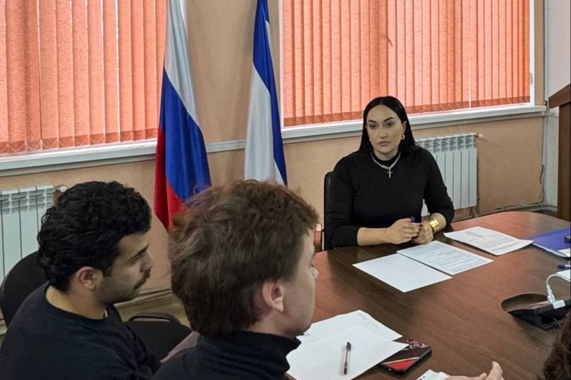 Айкуи Арутюнян провела встречу со студентами, которые проходят практику в Госкомнаце Крыма