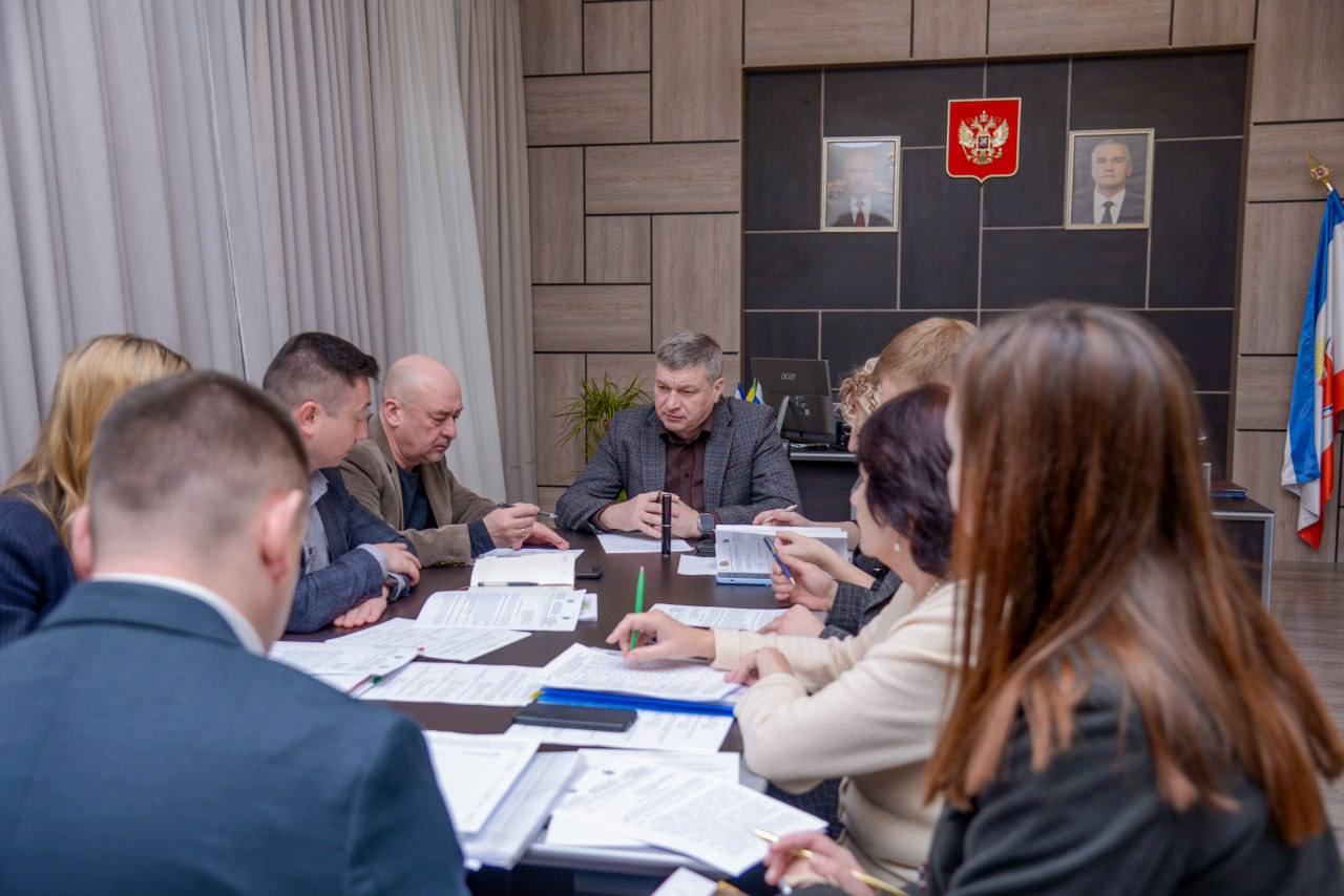 Александр Юрьев: На сегодняшнем аппаратном совещании с участием заместителя Председателя Совета министров РК Михаила Анатольевича Назарова обсудили актуальные вопросы и поставили задачи на текущую неделю