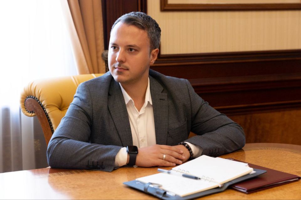 Сегодня свой день рождения празднует Председатель Государственного комитета молодежной политики Республики Крым Зинченко Алексей Сергеевич