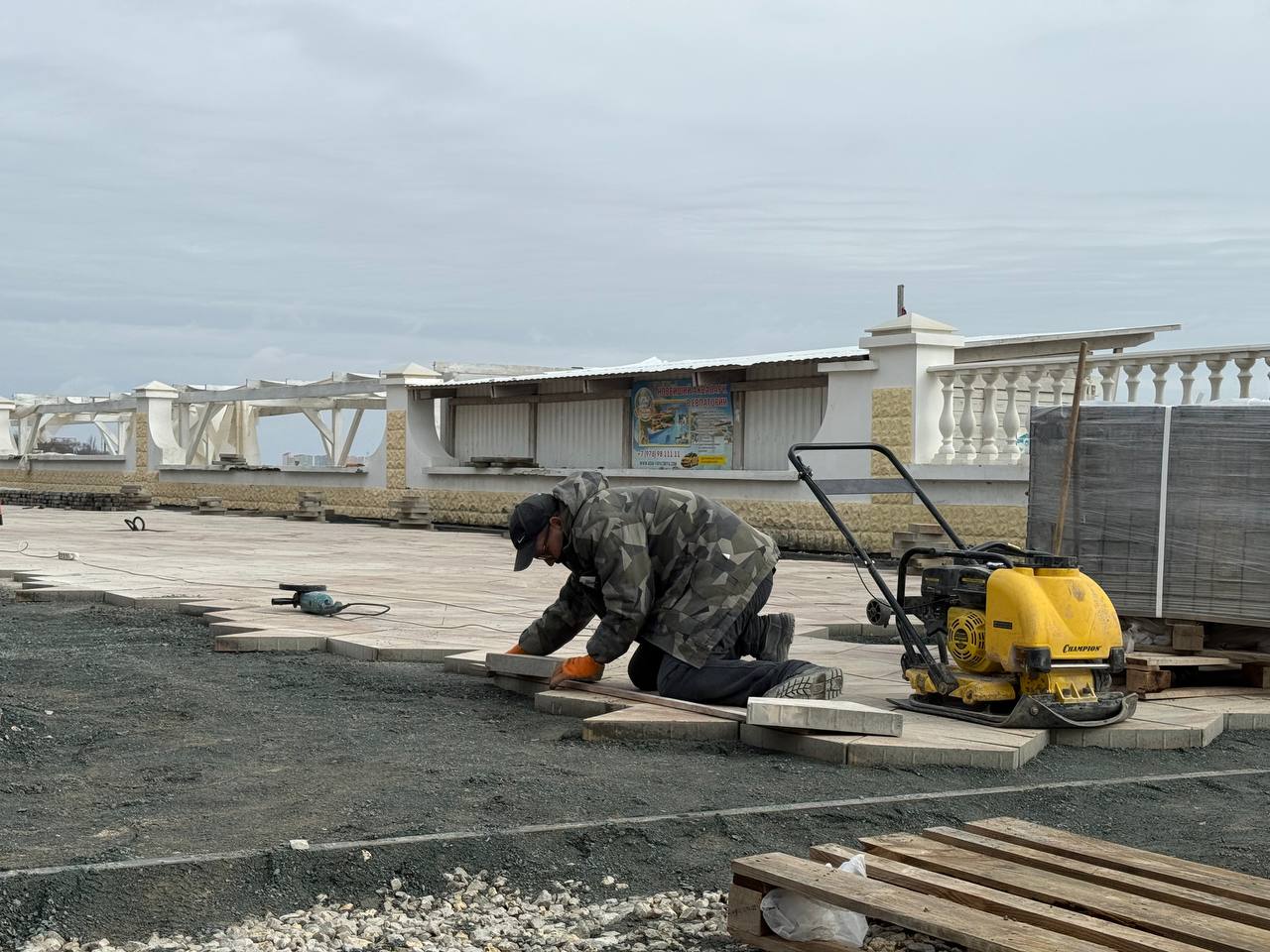 Александр Юрьев: Работы по ремонту набережной им. Горького идут без выходных, когда это позволяют погодные условия Александр Юрьев: Работы по ремонту набережной им. Горького идут без выходных, когда это позволяют погодные условия