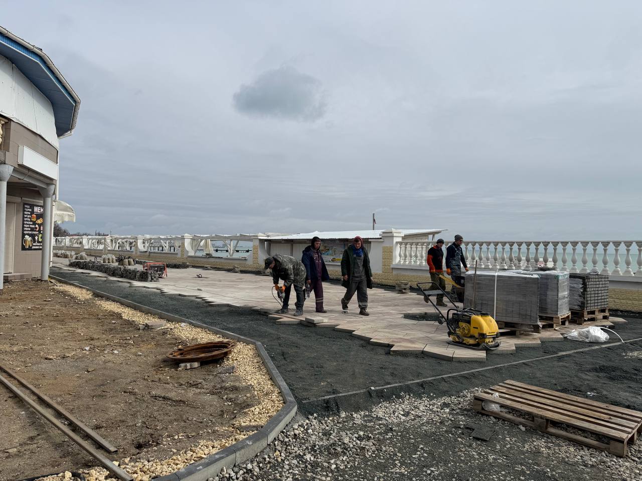 Александр Юрьев: Работы по ремонту набережной им. Горького идут без выходных, когда это позволяют погодные условия Александр Юрьев: Работы по ремонту набережной им. Горького идут без выходных, когда это позволяют погодные условия