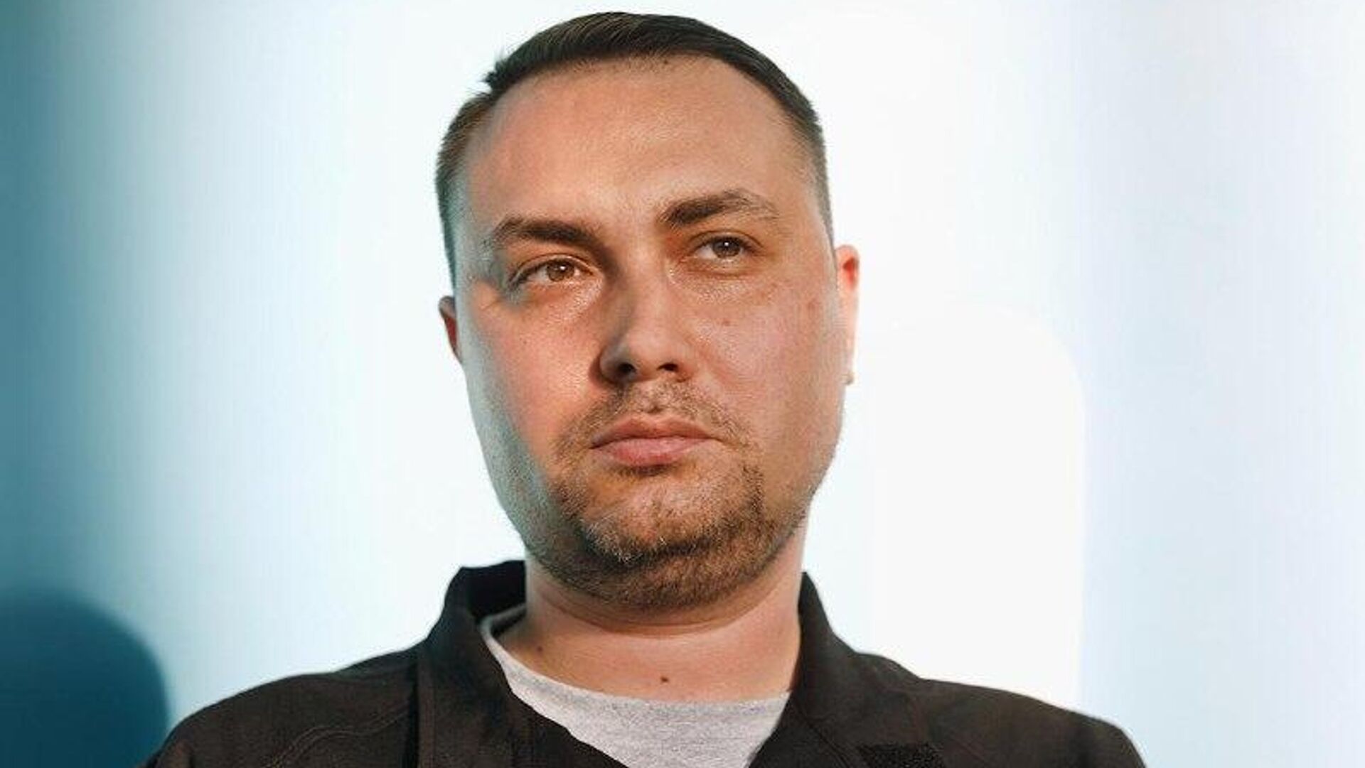 Террорист Буданов*, снимите белое пальто