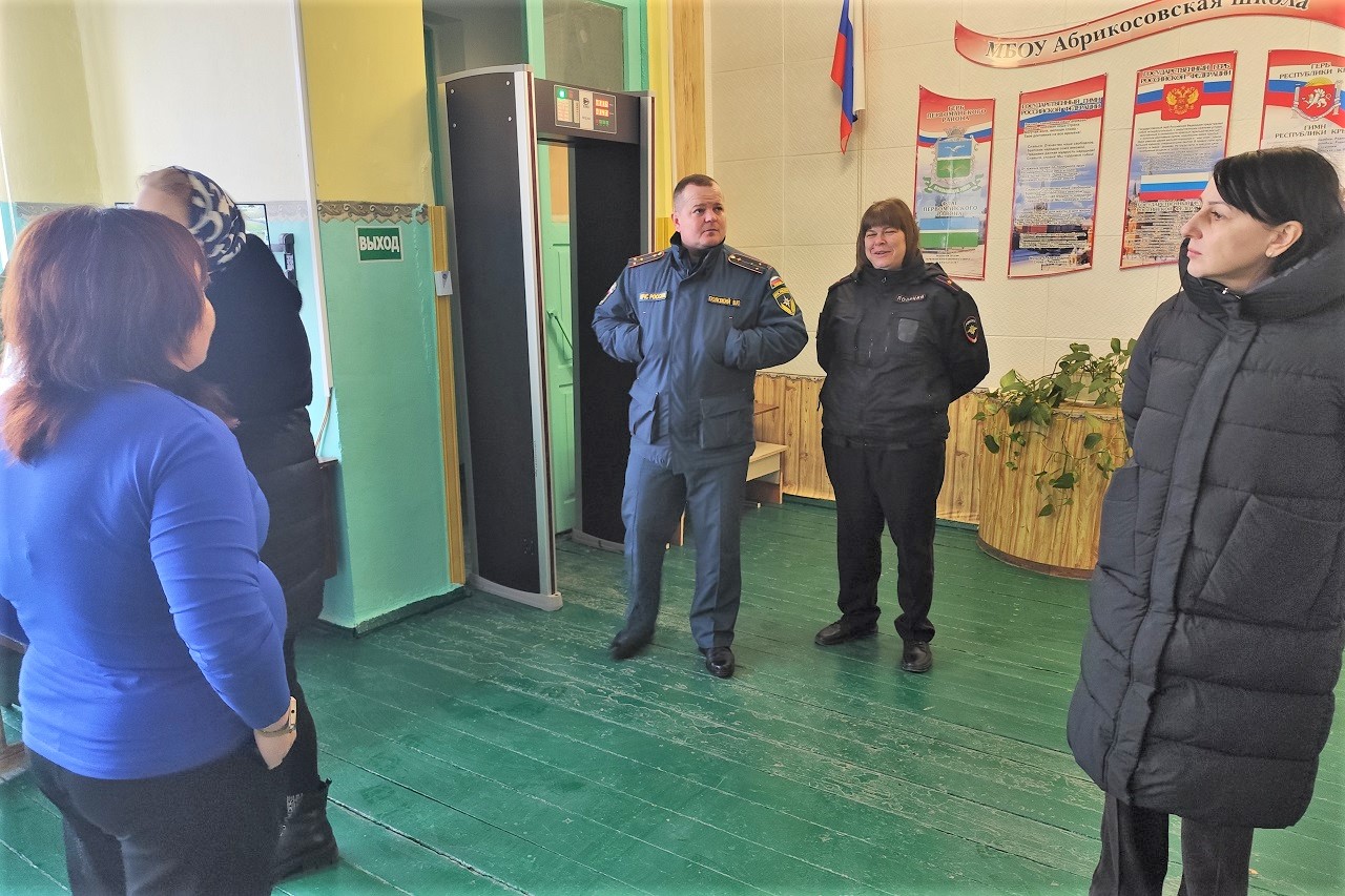 Проверены избирательные участки в Октябрьском, Абрикосовском, Островском, Крестьяновском, Правдовском, Калининском сельских поселениях Проверены избирательные участки в Октябрьском, Абрикосовском, Островском, Крестьяновском, Правдовском, Калининском сельских поселениях