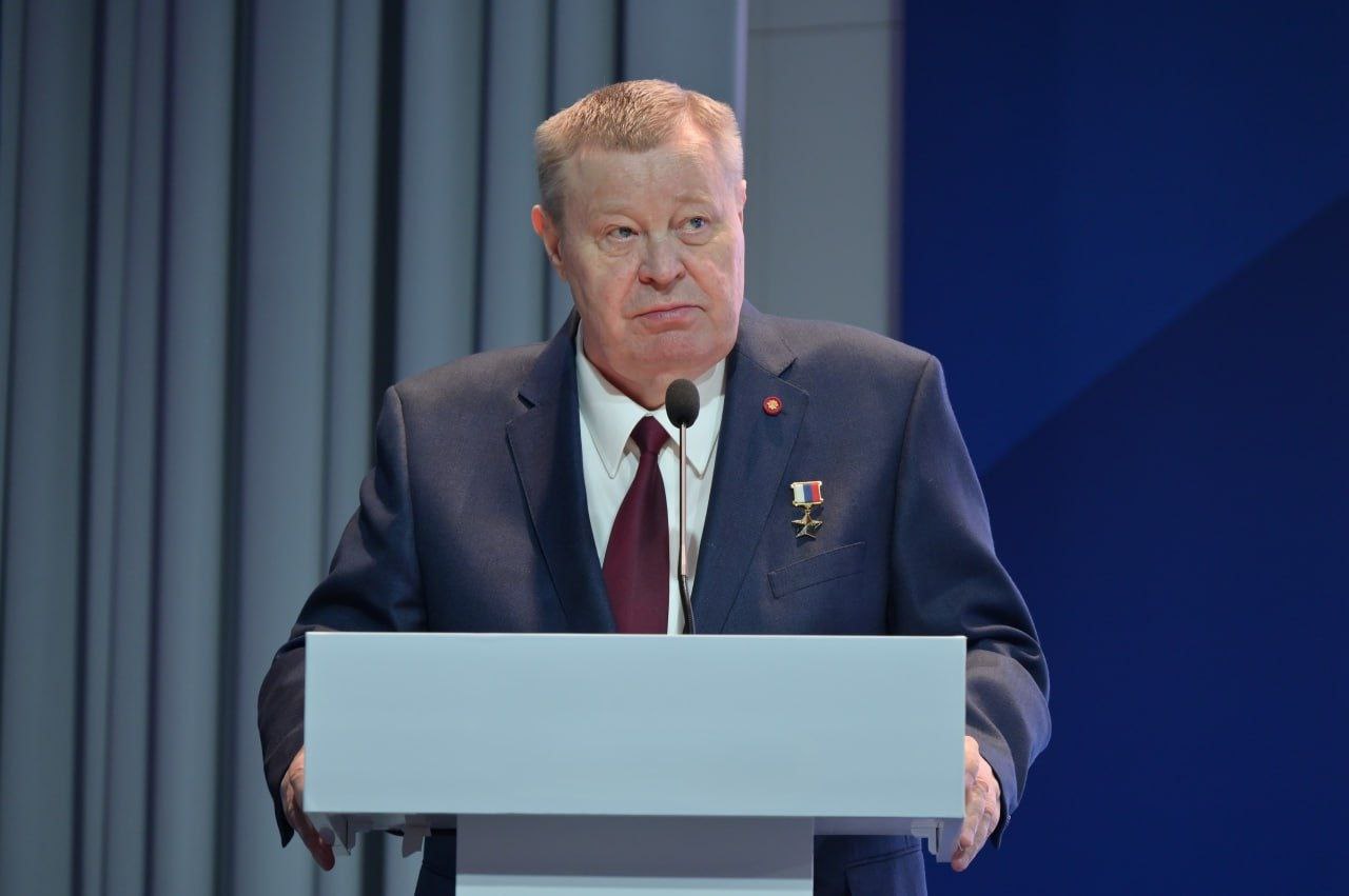 Галина Огнёва: От всей души поздравляю с Днем рождения Полномочного представителя Президента Российской Федерации Владимира Васильевича Устинова!