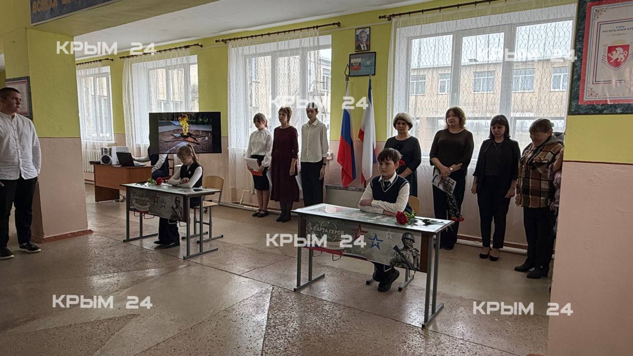 Две парты героя в честь погибших бойцов спецоперации открыли в Раздольненском районе Две парты героя в честь погибших бойцов спецоперации открыли в Раздольненском районе