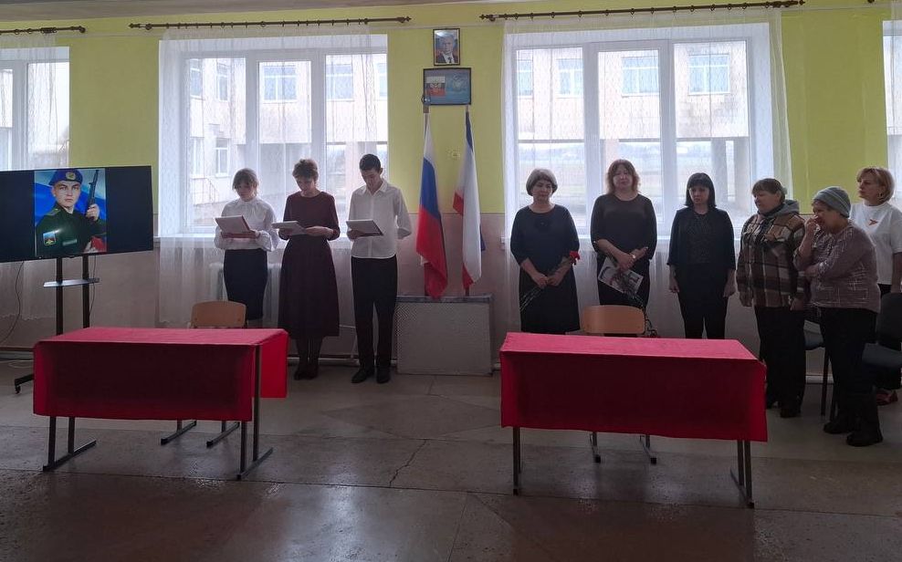 25 февраля в МБОУ «Орловская школа – детский сад имени кавалера Ордена Мужества Айка Гамбаряна» открыли две Парты Героев в память о выпускниках — участниках СВО Александре Кириллове и Валерии Савчуке, погибших при исполнении... 25 февраля в МБОУ «Орловская школа – детский сад имени кавалера Ордена Мужества Айка Гамбаряна» открыли две Парты Героев в память о выпускниках — участниках СВО Александре Кириллове и Валерии Савчуке, погибших при исполнении...