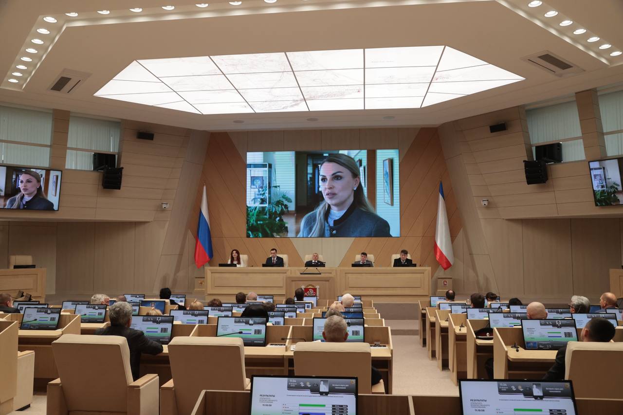 Анастасия Гридчина: Открылась четвёртая сессия Государственного Совета Республики Крым третьего созыва под председательством Владимира Константинова Анастасия Гридчина: Открылась четвёртая сессия Государственного Совета Республики Крым третьего созыва под председательством Владимира Константинова