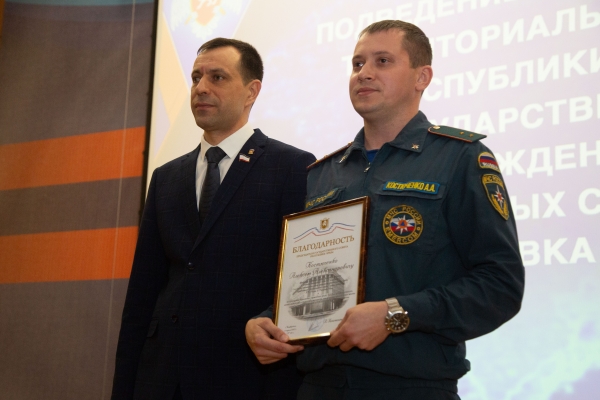 Владимир Константинов: Совместно с сотрудниками МЧС работаем над созданием максимально эффективных правовых механизмов реагирования на любые угрозы Владимир Константинов: Совместно с сотрудниками МЧС работаем над созданием максимально эффективных правовых механизмов реагирования на любые угрозы